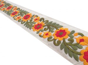 Embroidery tape. Nastro ricamato fino a 15 colori in continuo o a misura.