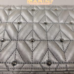 Trapuntatura su pelle imbottita, con strass termoadesivi Swarovski