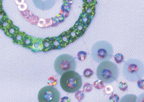Esempio ricamo paillettes sovrapposte e affiancate di varie dimensioni e materiali