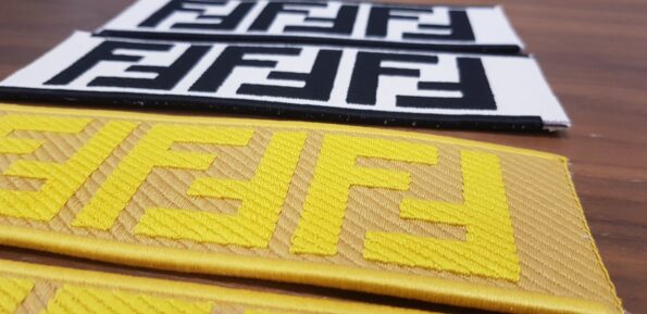 Esempi di strap ricamate