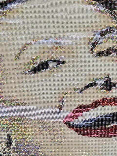 Ricamo volto paillettes 2 mm 8 colori dettaglio