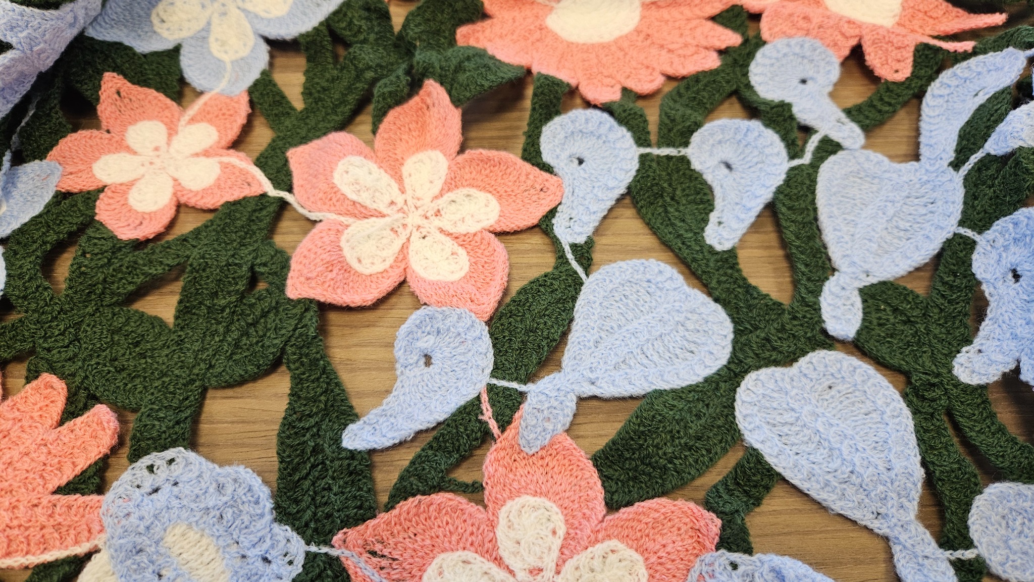 Ricamo Crochet Industriale floreale sviluppato da Marini Ricami 1986